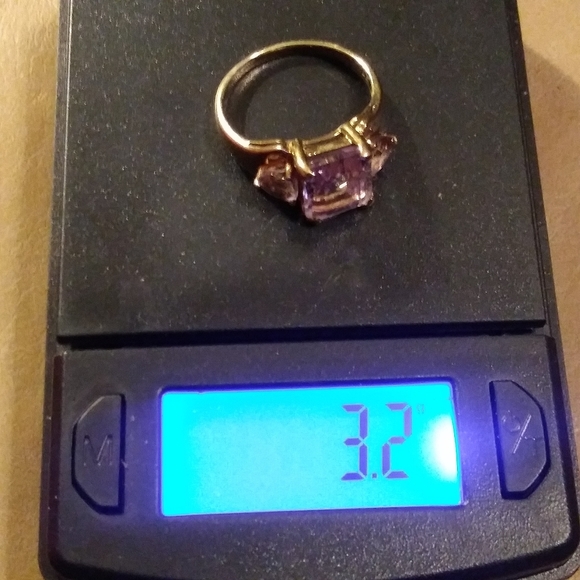 10k gold three amethyst ring, size 7.25 - Picture 9 of 9